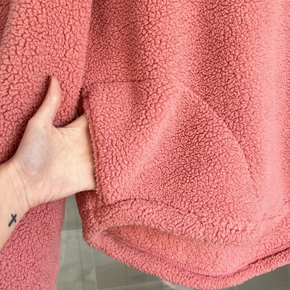 All In Motion | Cozy Sherpa Cropped Pullover - Picture 2 of 4
